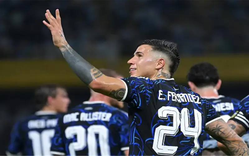 لاعب ريال مدريد يغري إنزو فرنانديز: أتمنى انضمامه لنا.